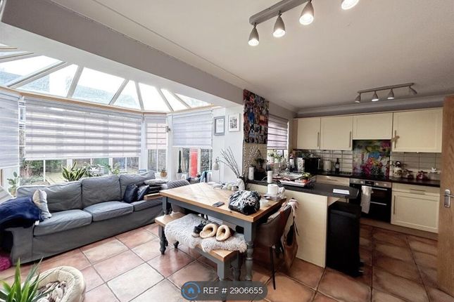 Pavilion Close, Godmanchester, Huntingdon photo 2