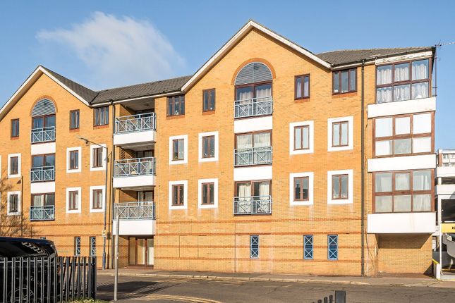 1-bed flat on Lady Booth Road, Kingston Upon Thames KT1, £325,000