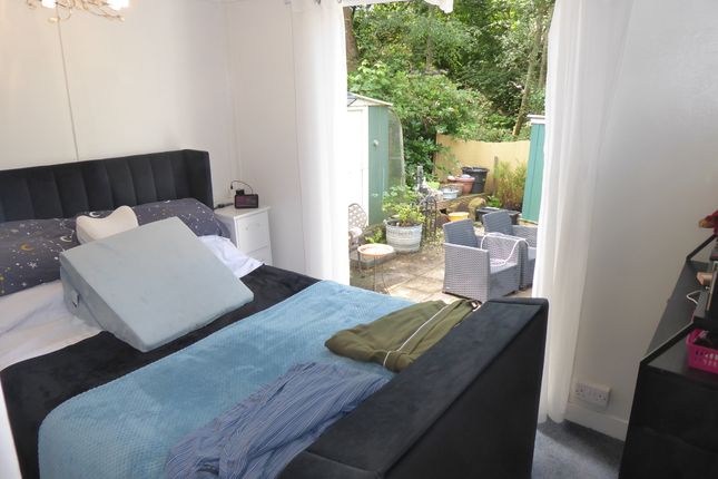 7 Turtle Dove Avenue, Turners Hill Park, Turners Hill, Crawley photo 4