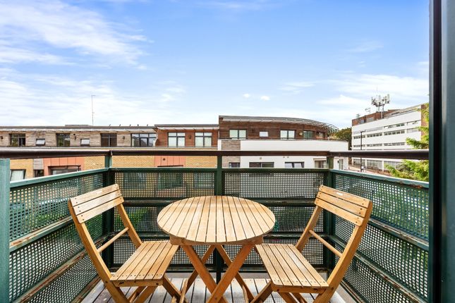 Flat 12, Vista Apartments, 23, Woodland Crescent, London photo 3