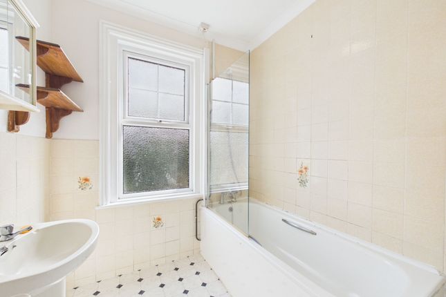 Flat 2, 24 Church Walk, Worthing photo 3