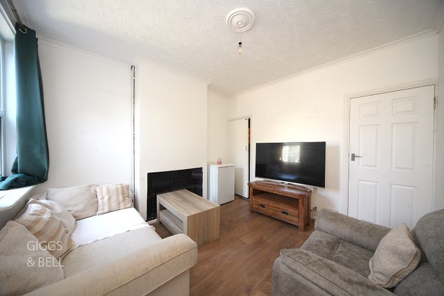 26 St. Peters Road, Luton, Bedfordshire photo 2