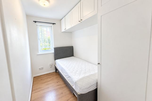 110, Pempath Place, Wembley photo 4