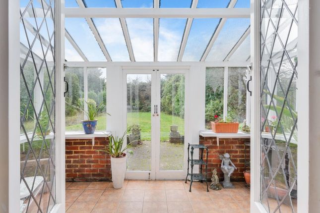 18, Fiddicroft Avenue, Banstead photo 4