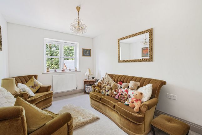 14, Goslings Place, Farnham photo 4