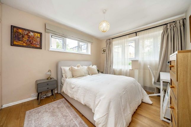 18, Farnan Avenue, London photo 4