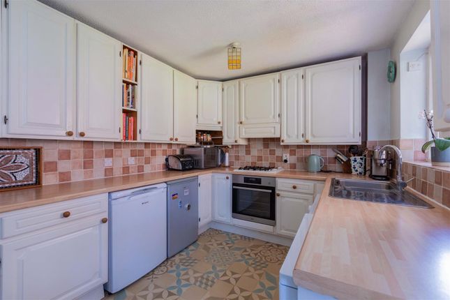 5, Pearl Gardens, Slough photo 4