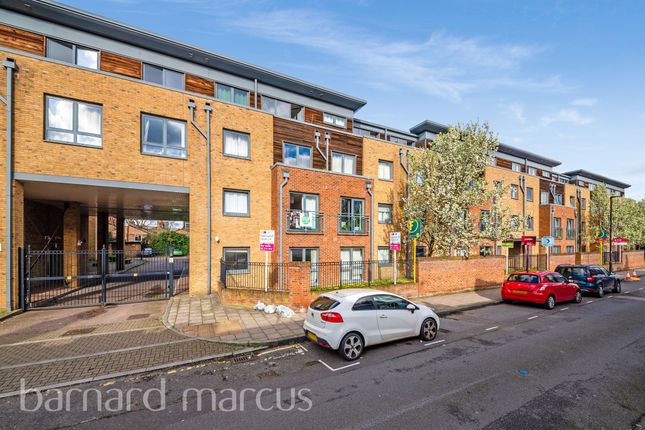 Flat for sale in Effra Parade, London