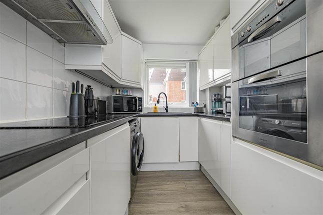 Flat 7, Deacon Court, Dedworth Road, Windsor photo 3