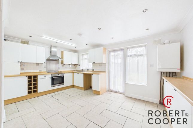 20, Leven Way, Hayes photo 2