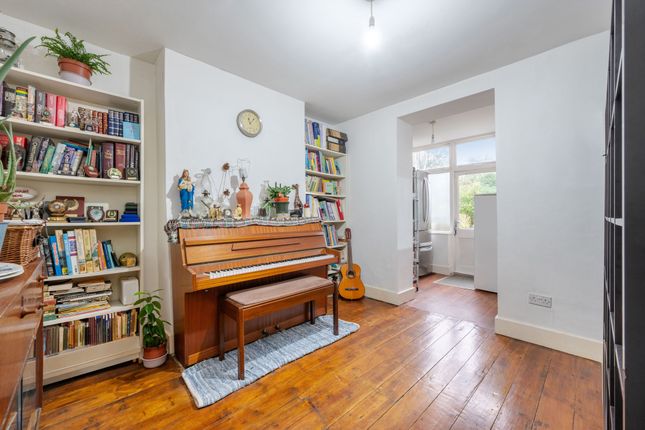 33, Kitto Road, London photo 3