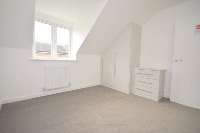 Flat to rent in St Lawrence Road, Upminster, Essex