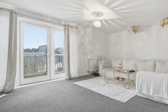 Flat Flat 216, 2, De Pass Gardens, Barking photo 2