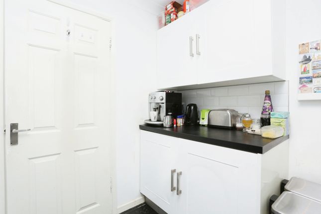 Flat for sale in Baizdon Road, London