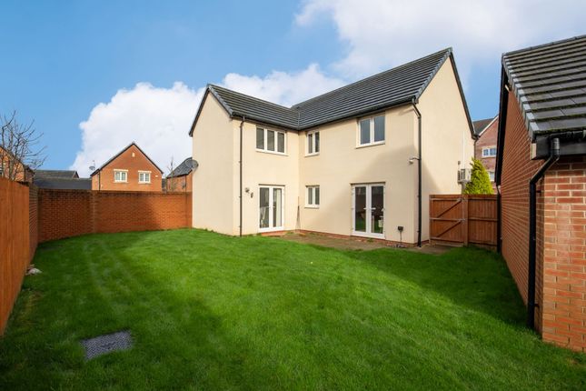 12 Castle Way, Newport photo 4