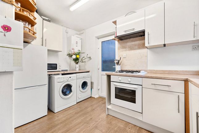 21, Whitehill Close, Surrey photo 4