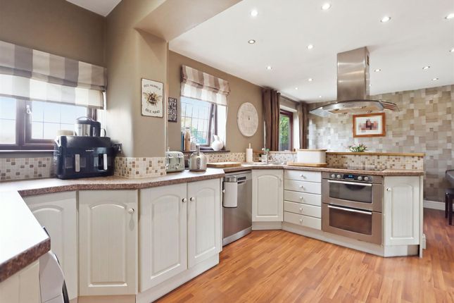 4 Hawthorne Way, Chesterfield photo 3