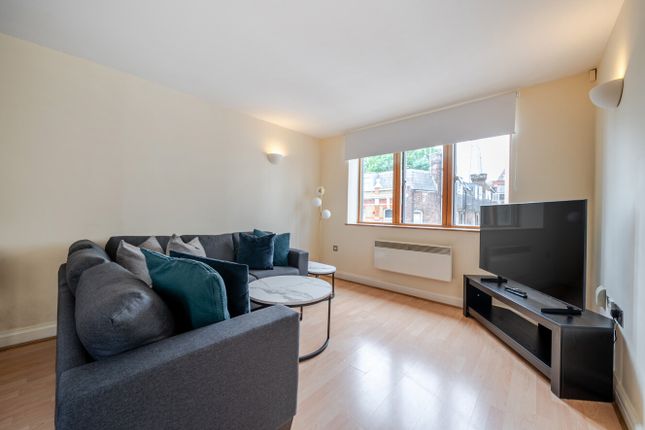 Flat 19, Coopers Lodge, 4, Three Oak Lane, London photo 4