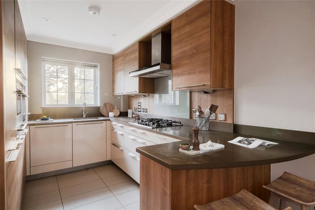 Flat 4, Clare Hill Court, 2, Claremont Lane, Esher photo 4