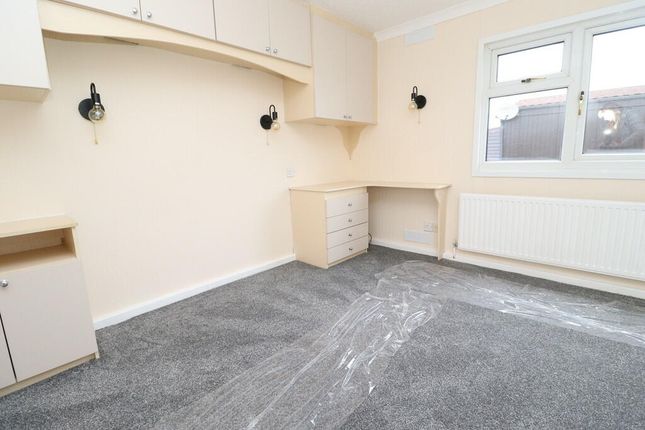 Mobile/park home for sale in Torksey Lock, Lincoln