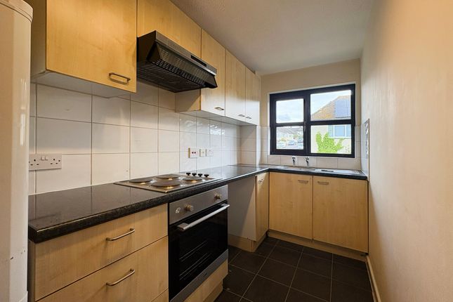 Flat 9 Armada Court, Elm Avenue, Chatham photo 3