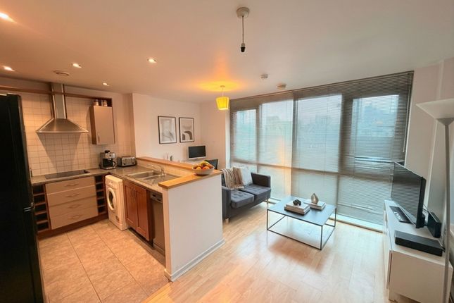 Apt 8, City South, Manchester photo 2