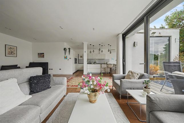 27, Helenslea Avenue, Golders Green photo 5