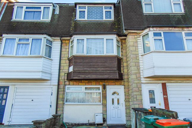 Thumbnail Terraced house for sale in Canning Town, London