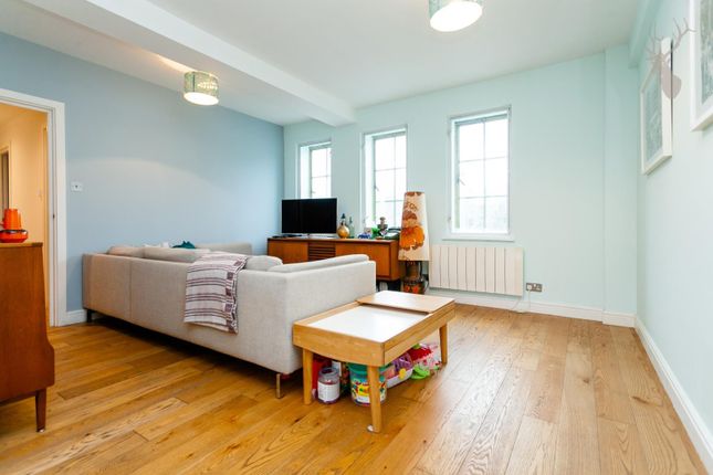 Flat to rent in Mission Building, Commercial Road