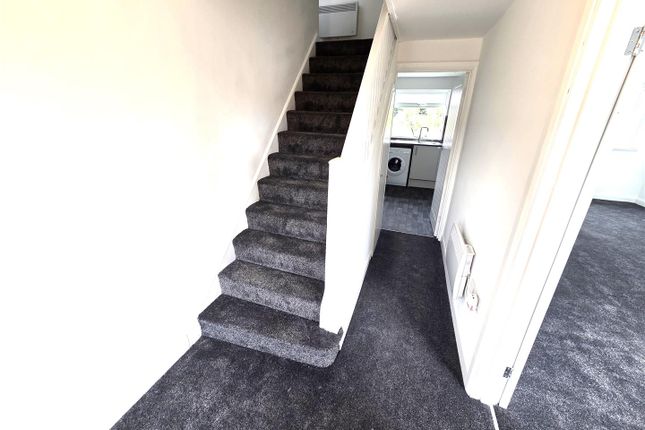 21, Headland Avenue, Retford photo 2
