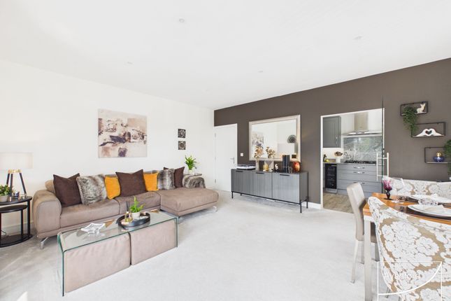 8 Oldway Oaks, Paignton photo 2