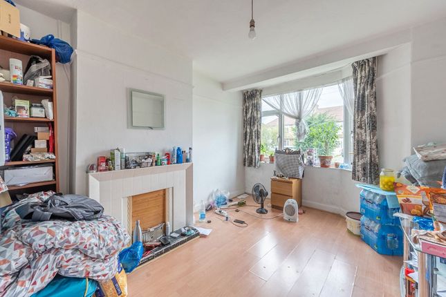 Roxeth Green Avenue, Harrow photo 4