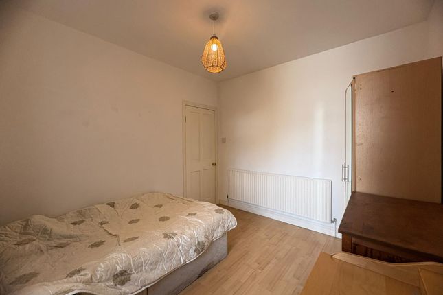 Sutton Hall Road, Hounslow photo 5