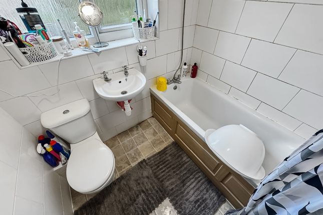 End terrace house for sale in Goodman Park, Slough