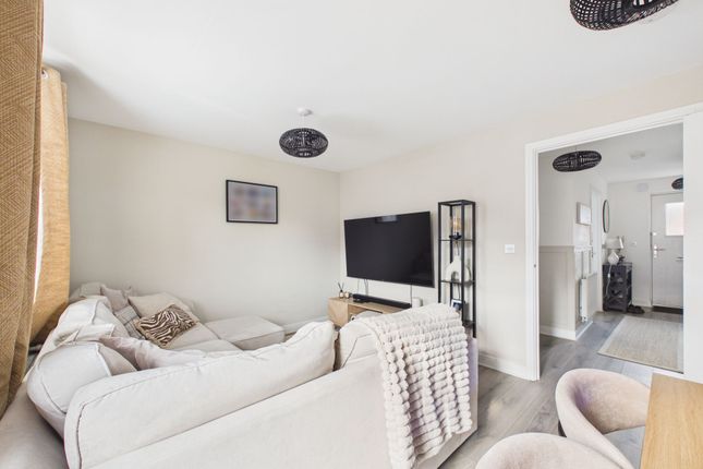 10 Comet Close, Gloucester photo 3