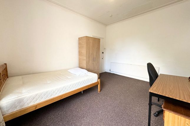 Room 2, 1st floor rear, 56, Langdon Park Road, Highgate photo 5