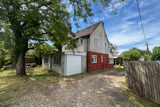 4-bed house on 25, Franklin Avenue, Tadley, £450,000