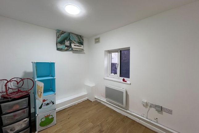 Flat 4, 1A Inverness Road, Southall photo 5