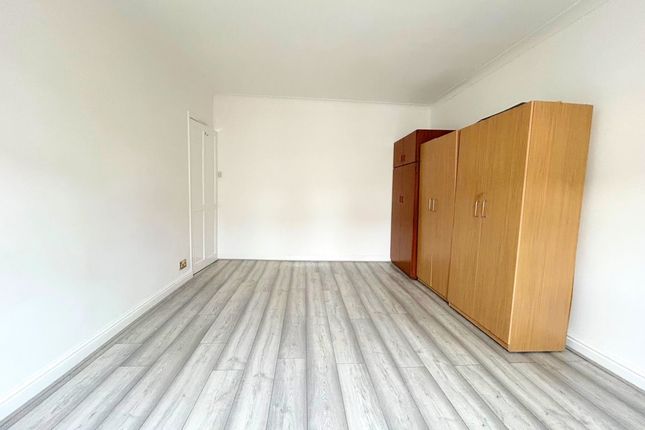 50, Fernbank Avenue, Wembley photo 3