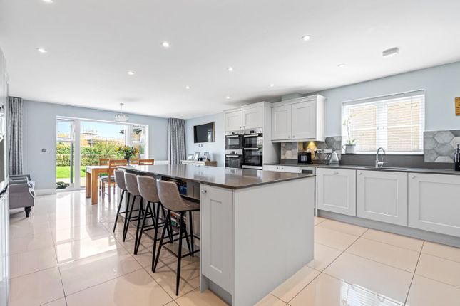 12, Fletcher Close, Tewkesbury photo 2