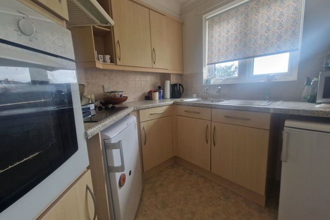 5 Admirals Court, Rolle Road, Exmouth photo 3