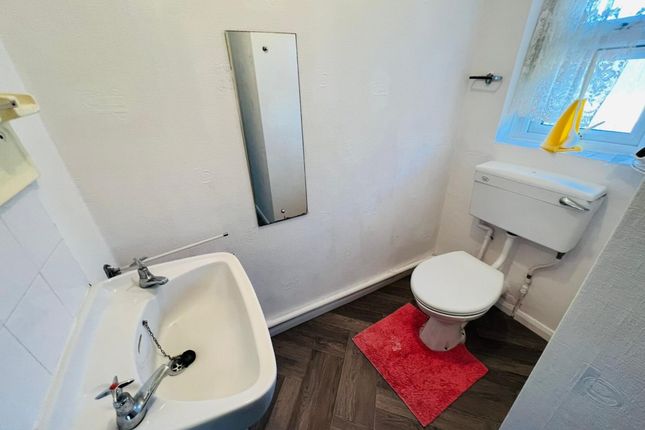 27 Foxglove Road, Dudley photo 5
