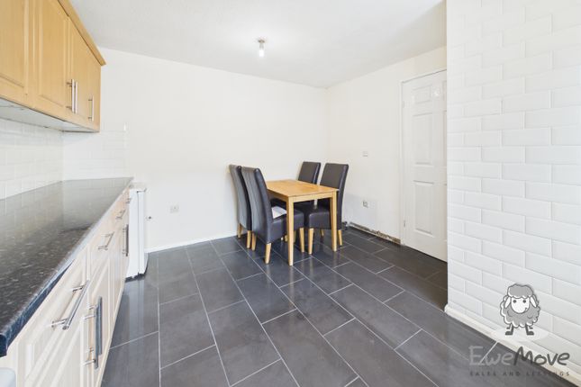 14, Dursley, Prescot photo 4