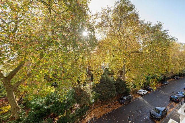 Flat for sale in Hyde Park Square, London