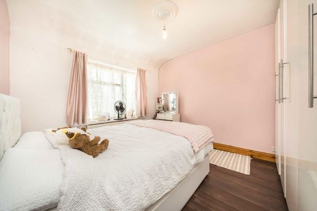 730, Whitton Avenue West, Northolt photo 4
