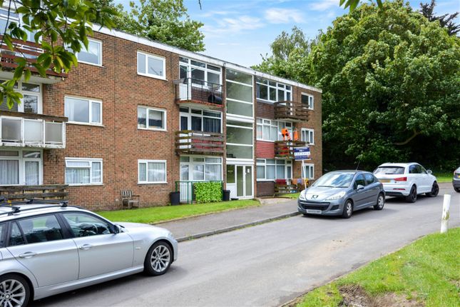 Flat for sale in Scotney House, Cypress Court, Rochester