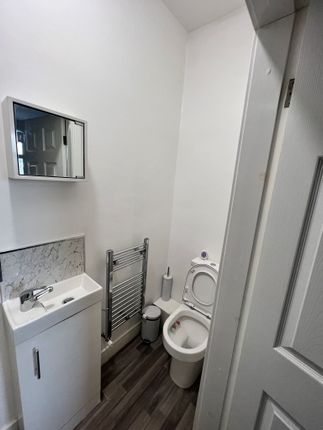 Room to rent in Burton Avenue, Doncaster