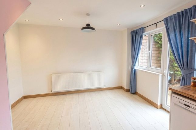 15, Lockhart Close, Greater Manchester photo 3