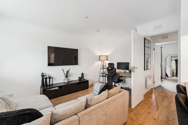 Flat 5, 70 Strathblane Road, Glasgow photo 4