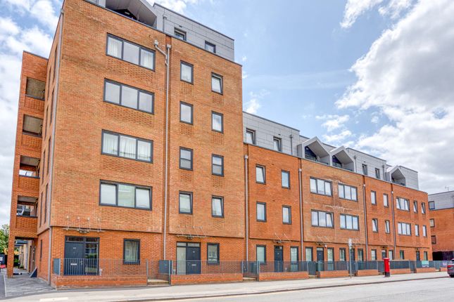 Flat for sale in Vauxhall Place, Dartford